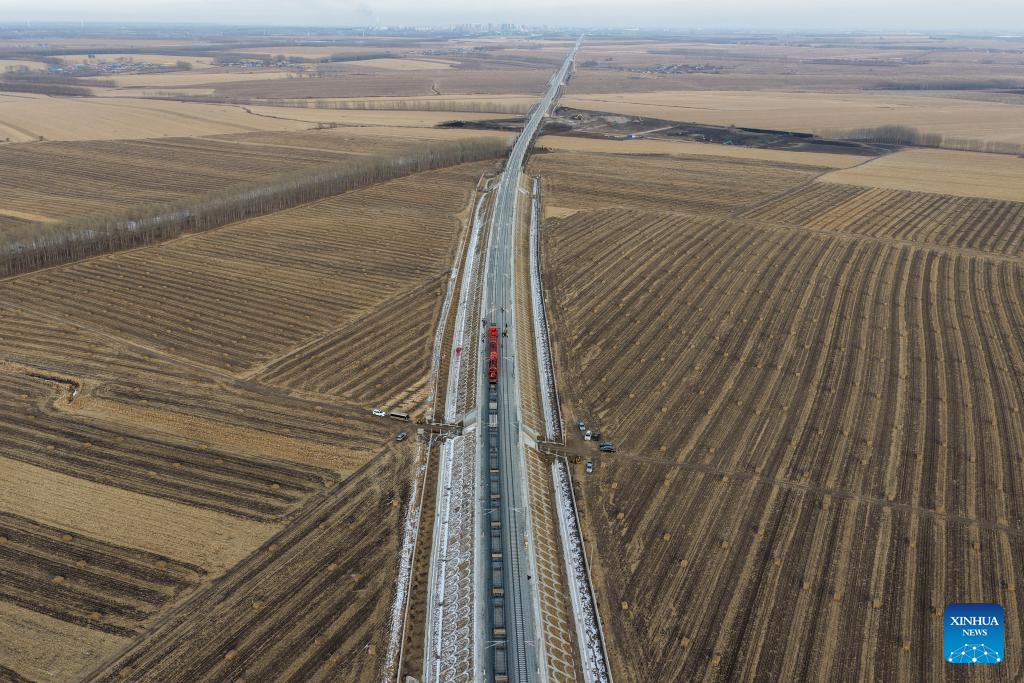 Concluído assentamento de trilhos da ferrovia de alta velocidade Harbin-Yichun