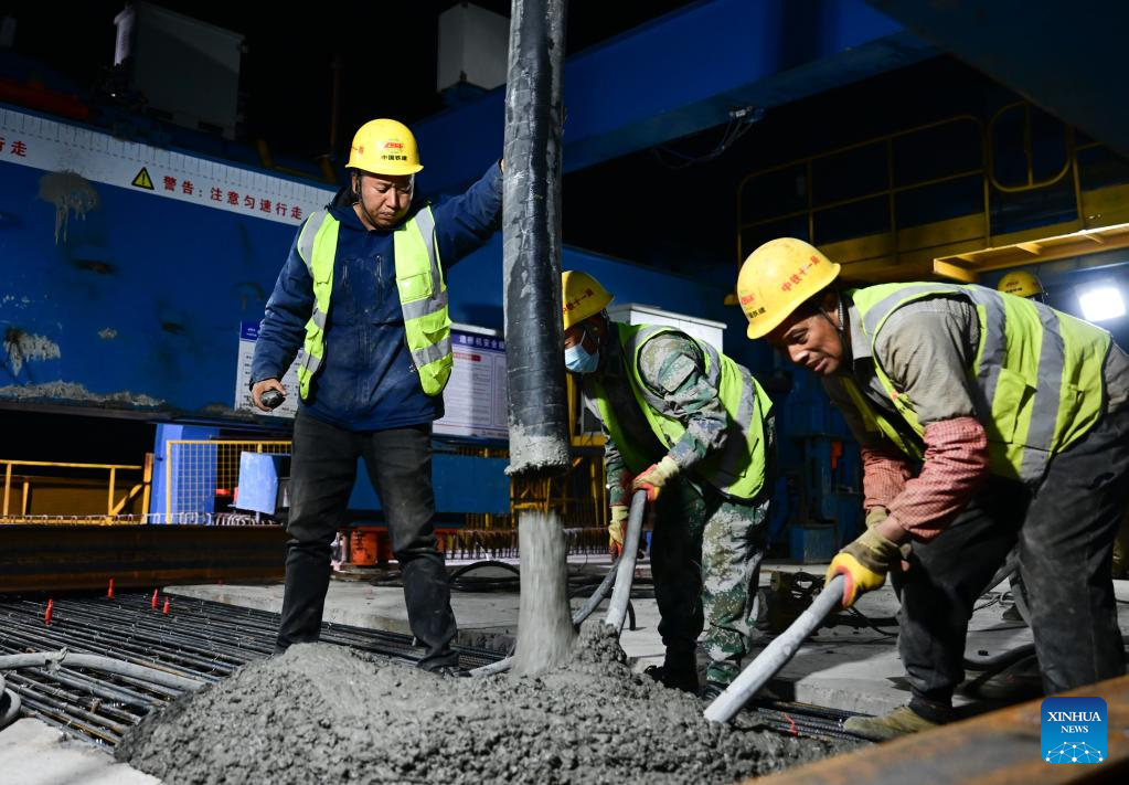 Concluída a estrutura principal da ponte da ferrovia de alta velocidade Hefei-Wuhan na Província de Anhui