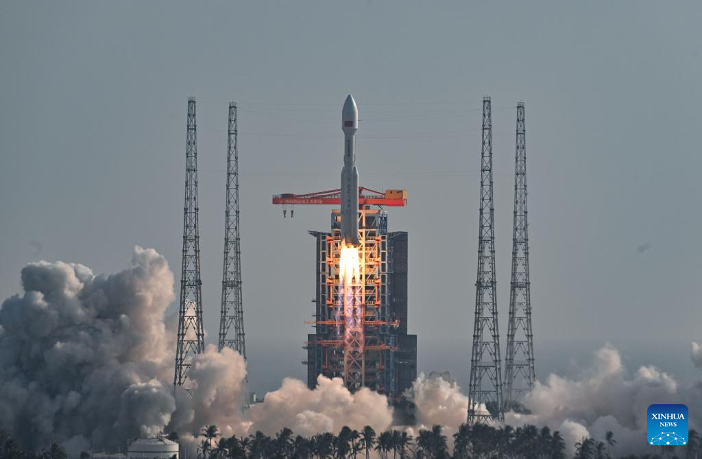 Foguete Longa Marcha-8A da China envia novo grupo de satélites de internet para o espaço