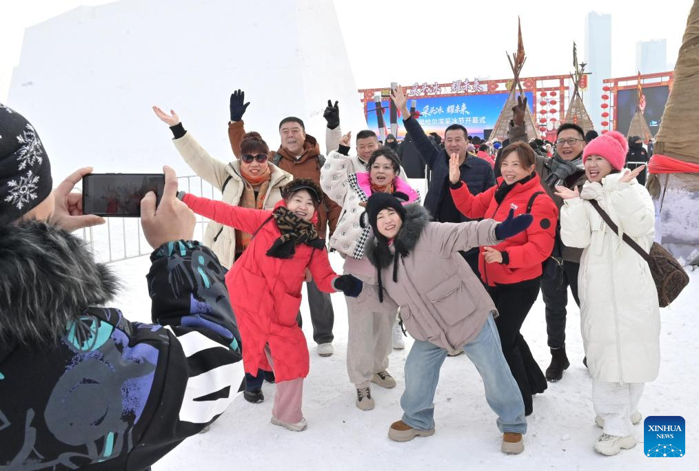 Festival de coleta de gelo começa em Harbin, na Província de Heilongjiang, nordeste da China