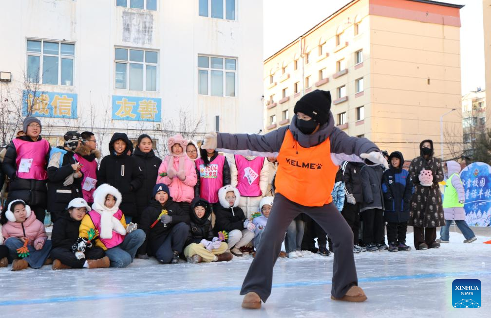 Escolas da província chinesa de Heilongjiang introduzem esportes de gelo e neve no campus
