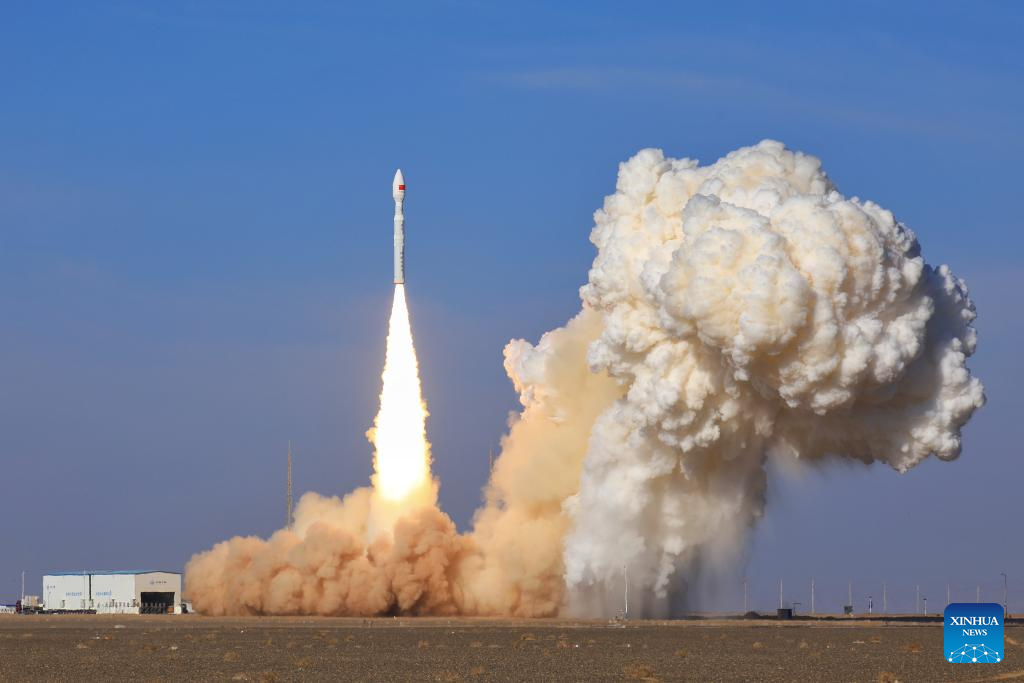 China lança foguete Lijian-1, enviando 9 satélites para órbita
