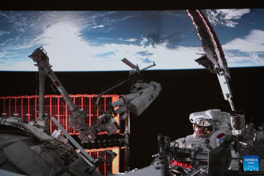 Astronautas da Shenzhou-21 concluem primeira série de atividades extraveiculares