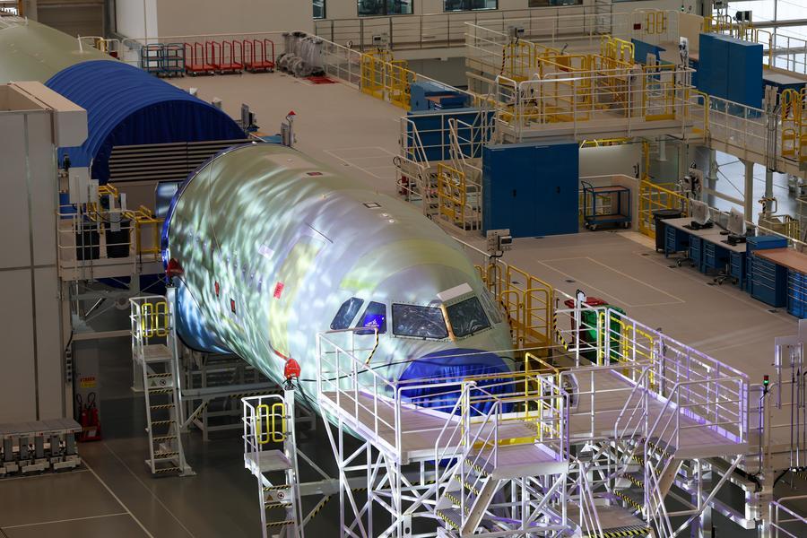 (Multimídia) Porto no norte da China recebe remessa recorde de componentes da Airbus