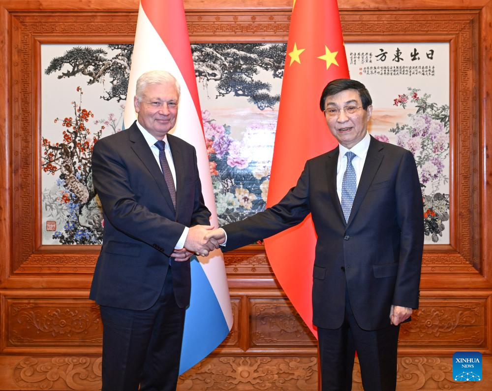 Principal conselheiro político da China se reúne com presidente do parlamento de Luxemburgo