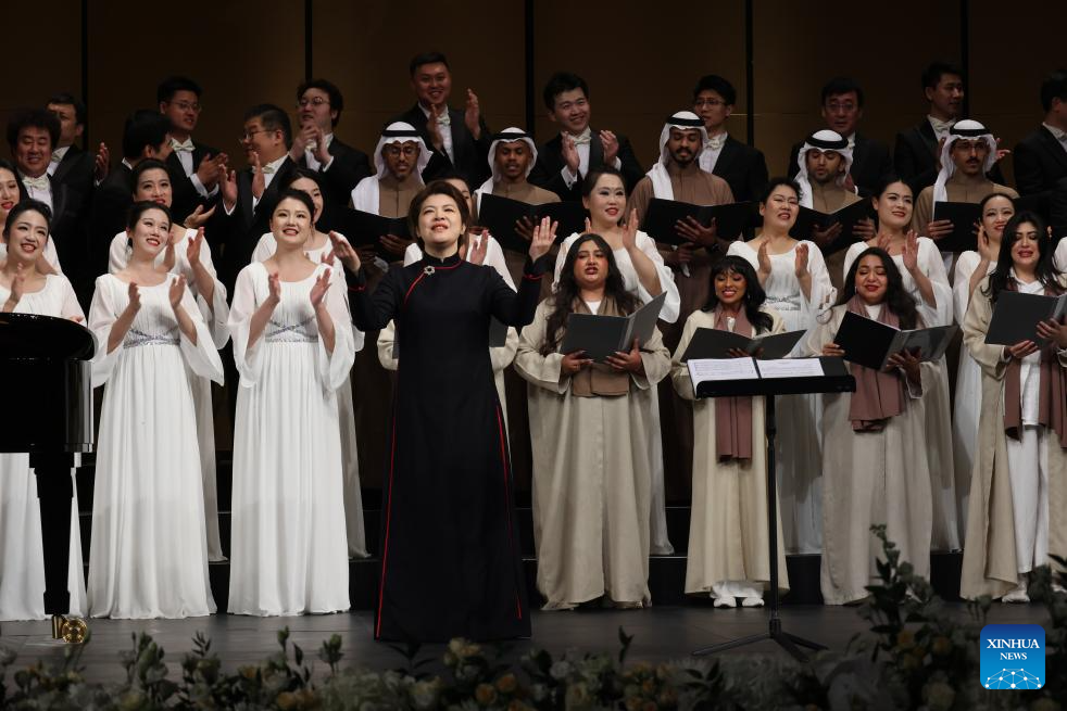 Destaque: Renomado coro chinês encanta público em sua primeira turnê na Arábia Saudita