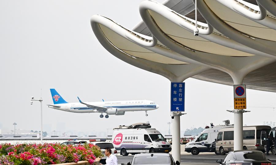 (Multimídia) Principal aeroporto no sul da China registra recorde anual no número de passageiros