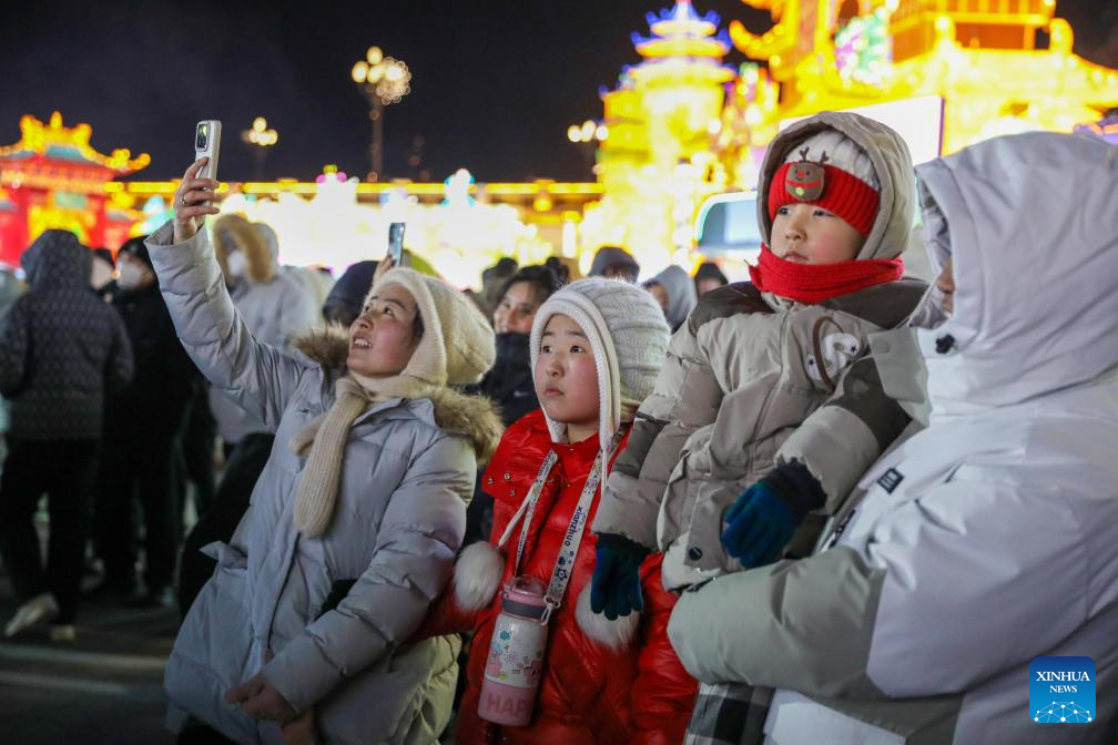 Festival de luzes encanta moradores e turistas na Mongólia Interior, norte da China