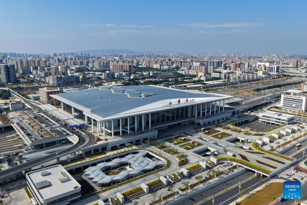 Ferrovia de alta velocidade Shantou-Shanwei se torna totalmente operacional em Guangdong, no sul da China