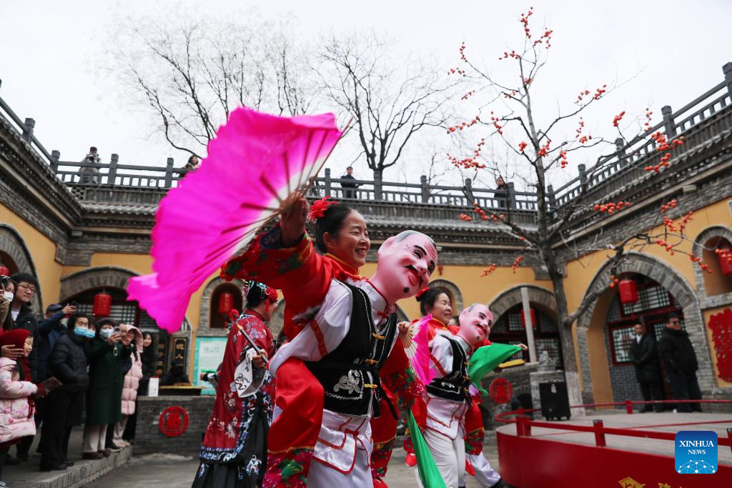 Residência Dikengyuan na Aldeia de Beiying, em Henan, atrai número crescente de turistas