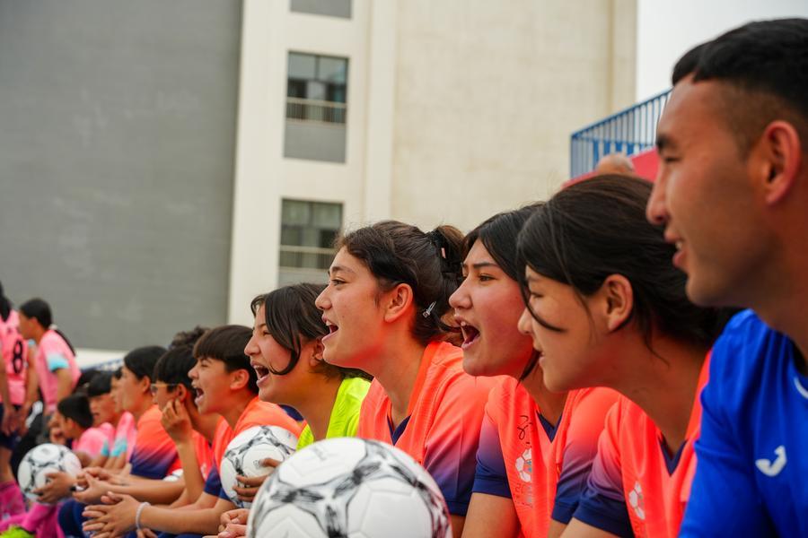 (Multimídia) Xinjiang introduzirá aulas de futebol em todas as escolas