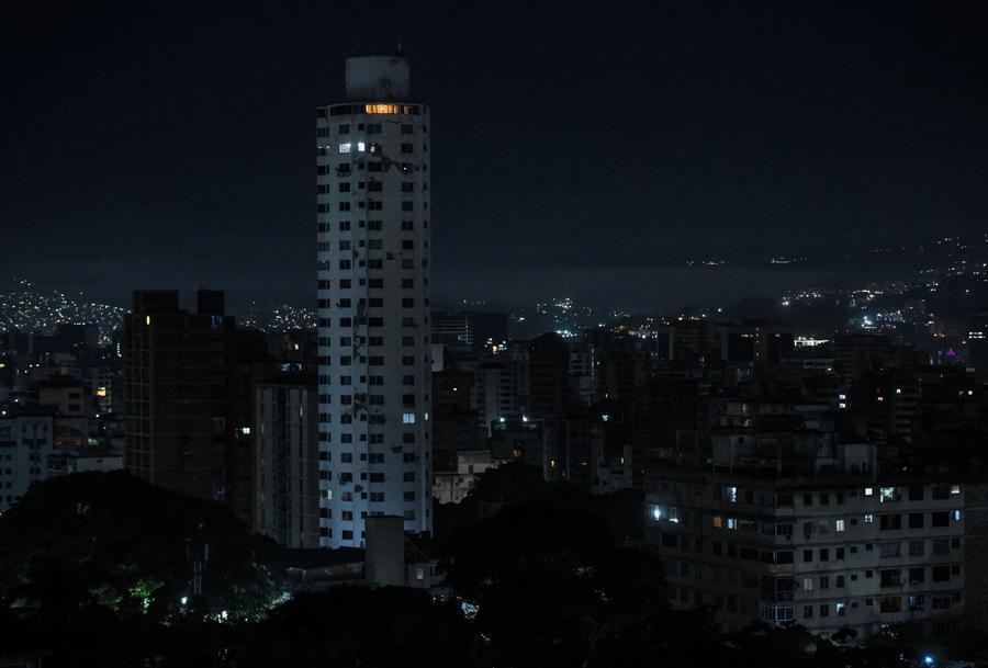 EUA lançam ataques contra a Venezuela, gerando ampla condenação