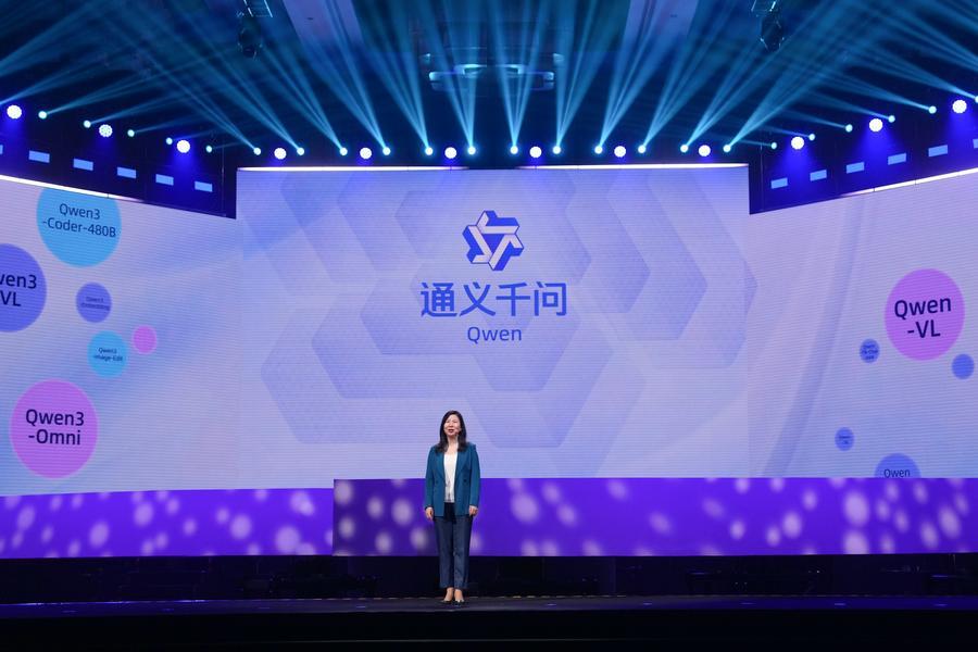 (Multimídia) Qwen, da Alibaba, lidera comunidade global de IA de código aberto com 700 milhões de downloads