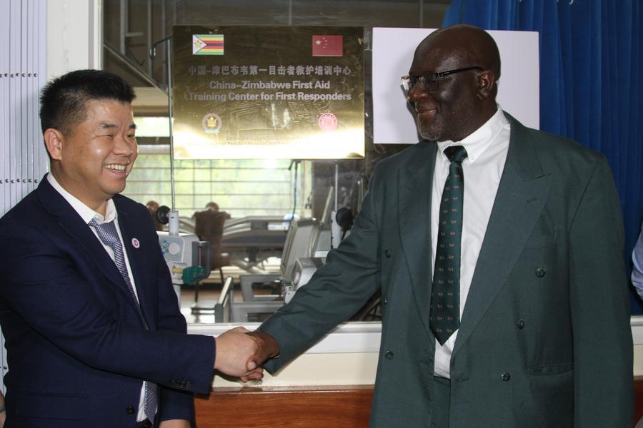 Parceria hospitalar sino-zimbabuana impulsiona atendimento pulmonar no Zimbábue