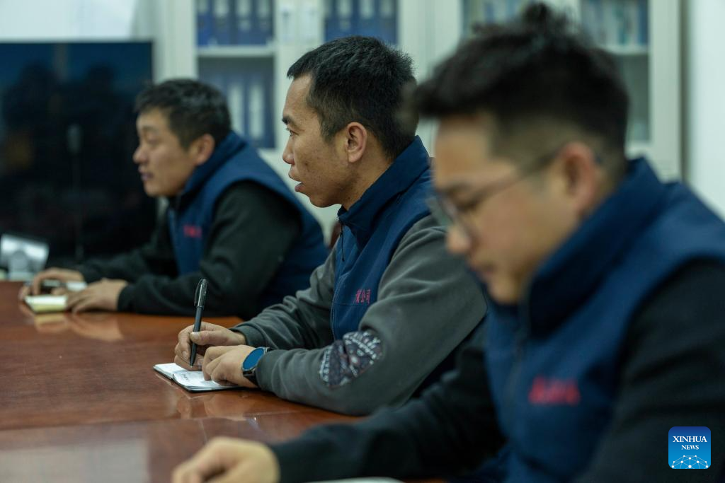 No teto do mundo: equipe da seção de manutenção de sinais ferroviários mais alta do mundo em Xizang