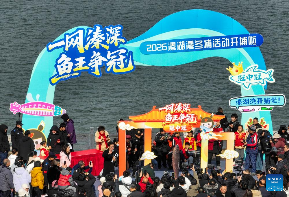 Evento de pesca de inverno atrai moradores e turistas em Taizhou, Província de Jiangsu