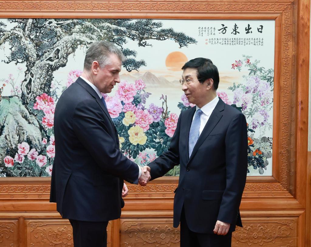 Principal conselheiro político da China reúne-se com delegação do Partido Liberal Democrata da Rússia