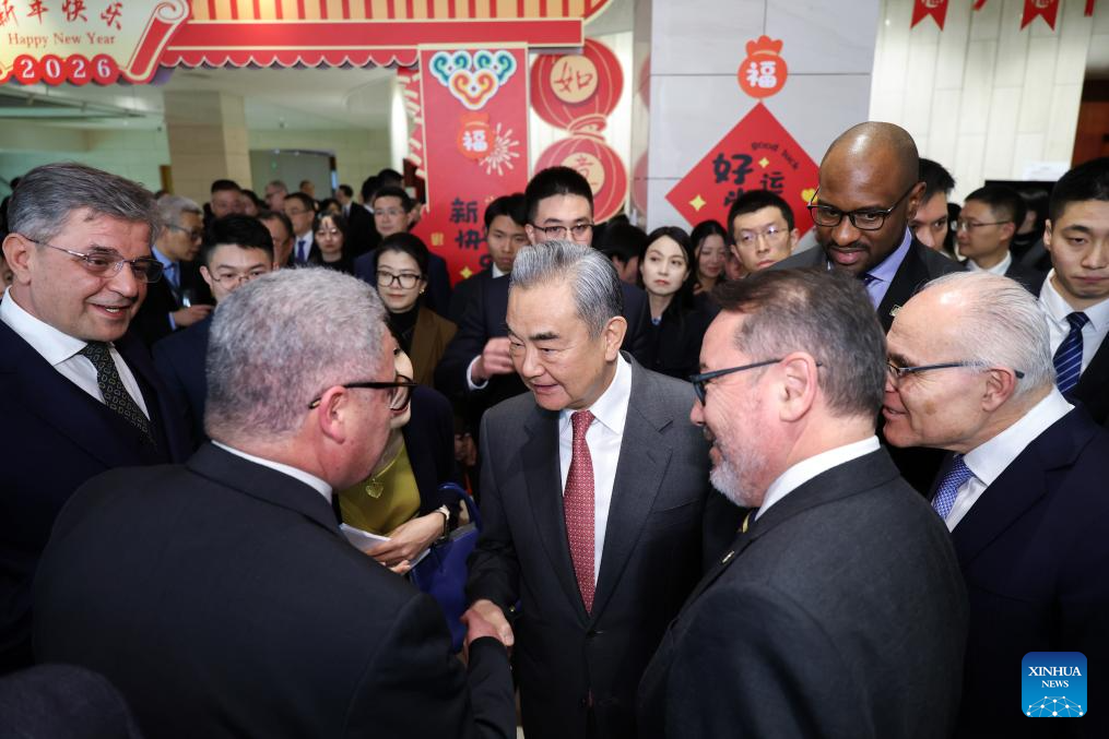 Ministério das Relações Exteriores da China realiza recepção do Ano Novo de 2026