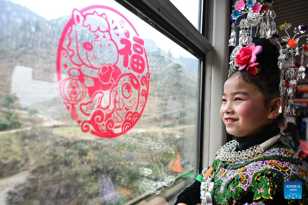 Província chinesa de Guizhou introduz mercado de Ano Novo no trem nº 5640