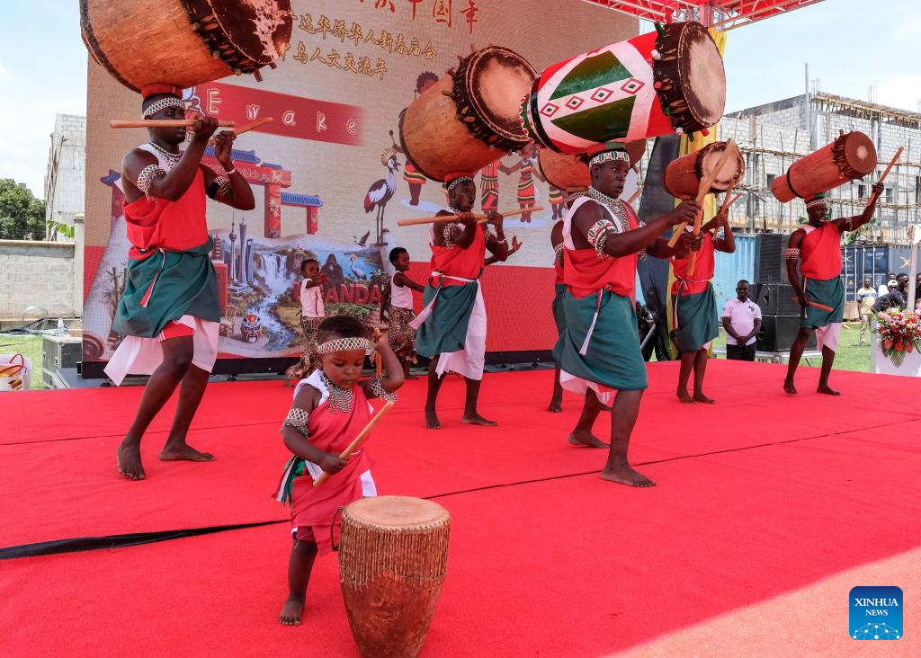 Feira de templo em Uganda celebra intercâmbios interpessoais antes do Ano Novo Chinês