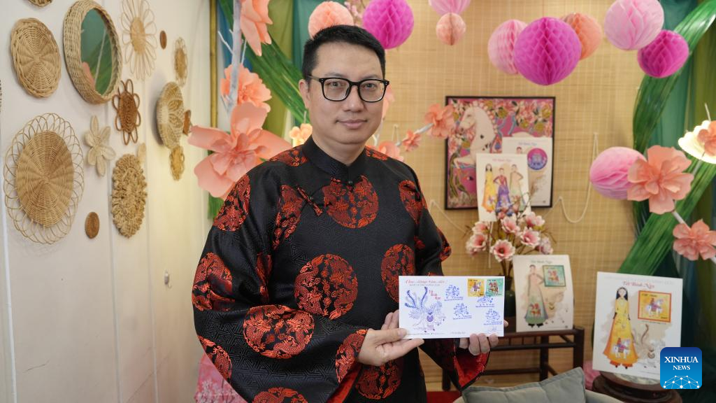 Destaque: Imagens de cavalos preenchem espaços festivos vietnamitas com a chegada do Ano Novo Lunar