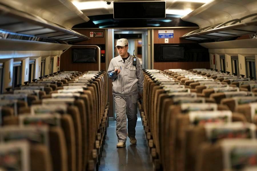 (Multimídia) China prevê mais de 285 milhões de viagens inter-regionais no primeiro dia do feriado da Festa da Primavera