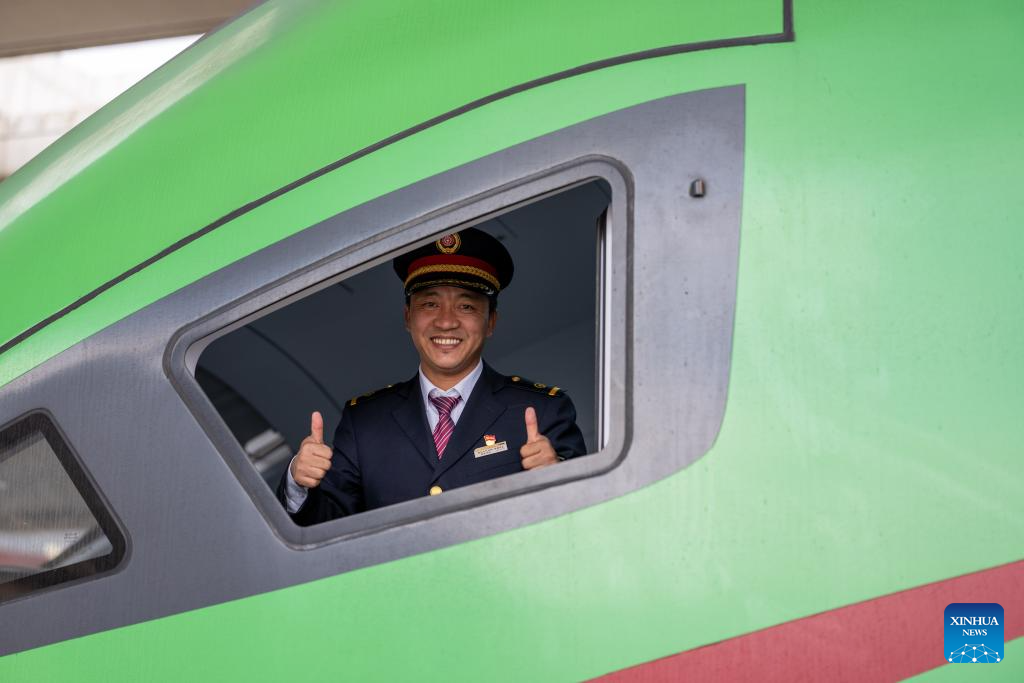 Sonam Wangdrak: o homem que conduz sonhos sobre trilhos de Lhasa em Xizang