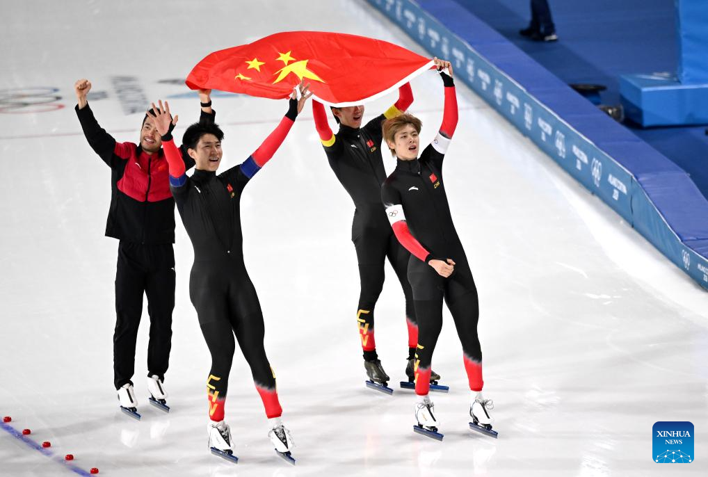 China conquista bronze na perseguição por equipes masculina da patinação de velocidade em Milão-Cortina