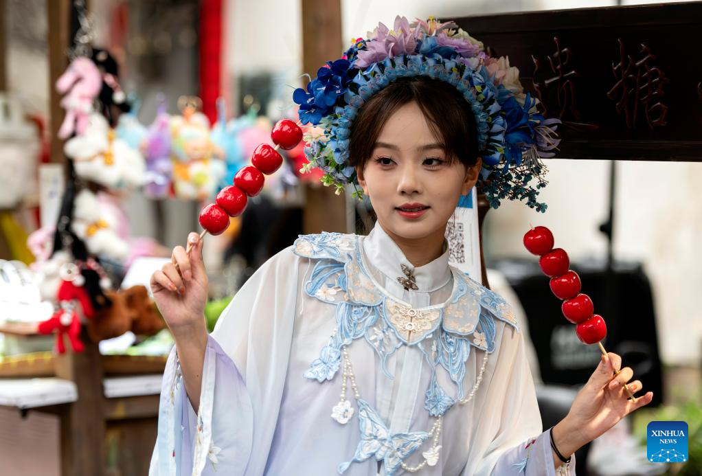 Primeiro dia do Ano Novo Lunar atrai visitantes a Fuzhou