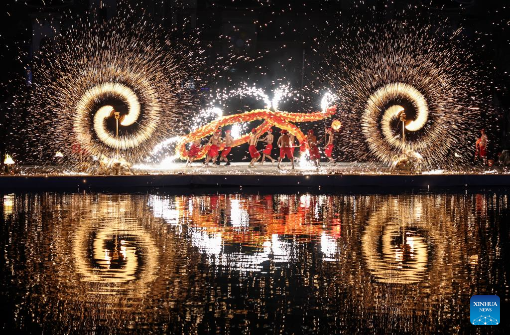 China celebra Festa da Primavera com diversas atividades e apresentações folclóricas