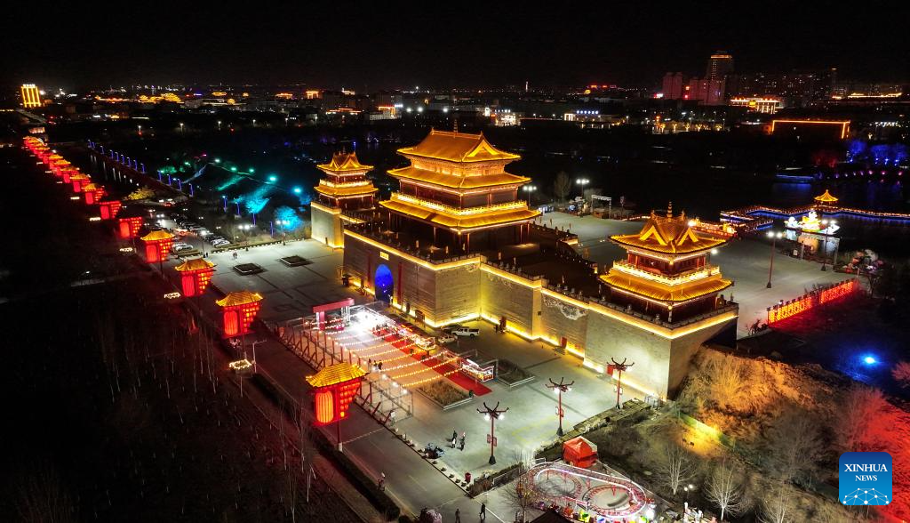 Decorações de lanternas criam clima festivo na China durante a Festa da Primavera