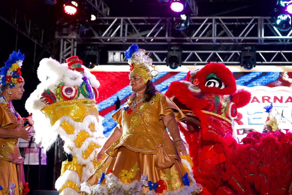 Artistas realizaram um desfile de carnaval em Recife, Brasil, em 16 de fevereiro. (Xinhua/Zhou Yongsui)