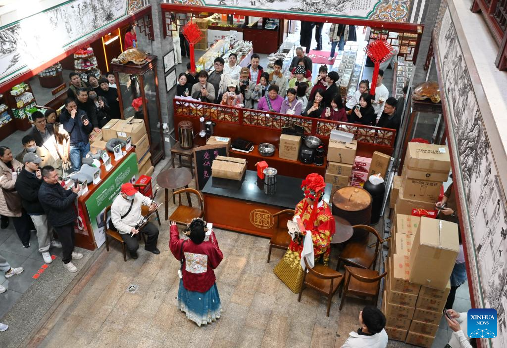 Cidade chinesa de Fuzhou realiza eventos folclóricos para receber os "Deuses da Riqueza"