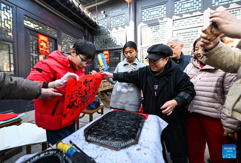 Vila antiga de Yangliuqing oferece festa imersiva de cultura folclórica durante feriado da Festa da Primavera
