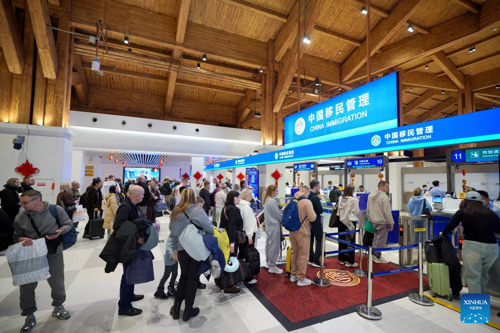 Província chinesa de Hainan registra aumento nas viagens de entrada e saída durante feriado da Festa da Primavera