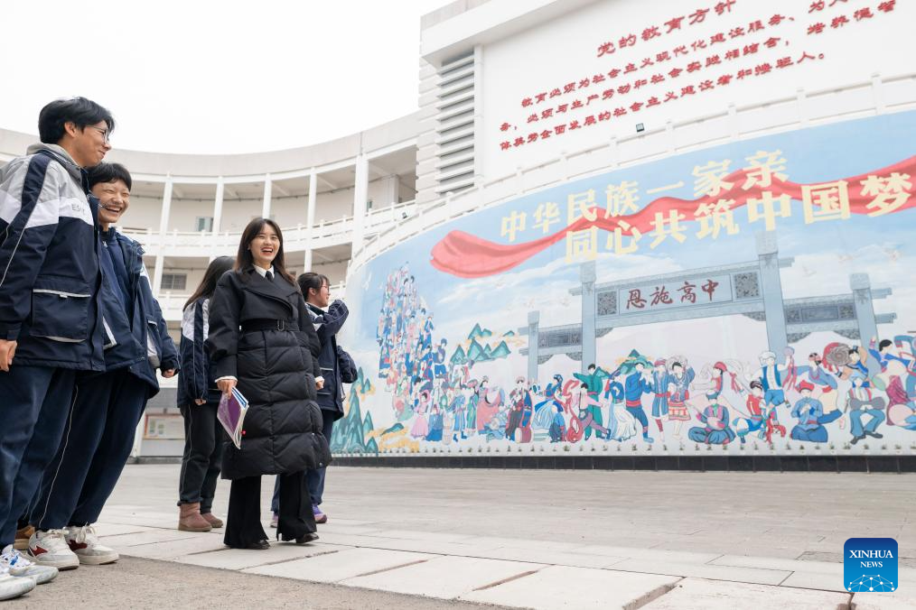 Zhang Zhongli, deputada da APN: 16 anos de compromisso com a educação