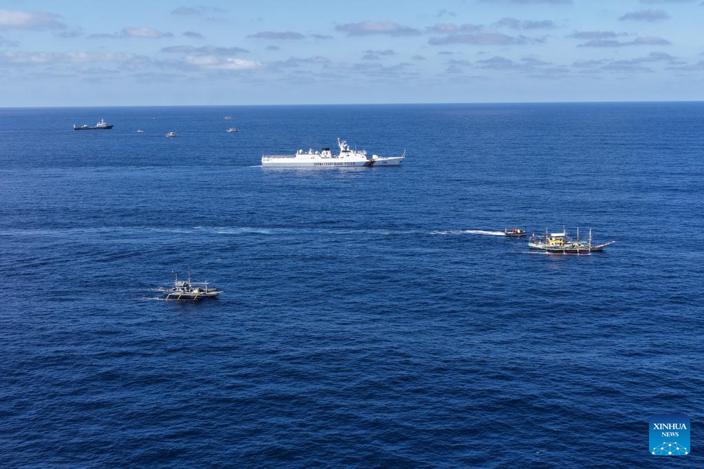 Guarda Costeira da China expulsa navios filipinos que invadiram ilegalmente águas de Huangyan Dao