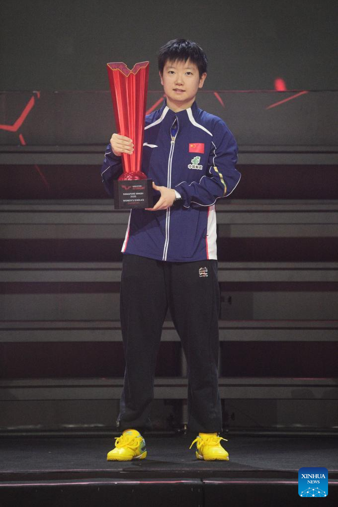 Mesatenistas chineses Sun Yingsha e Wang Chuqin são campeões individuais do WTT Singapore Smash