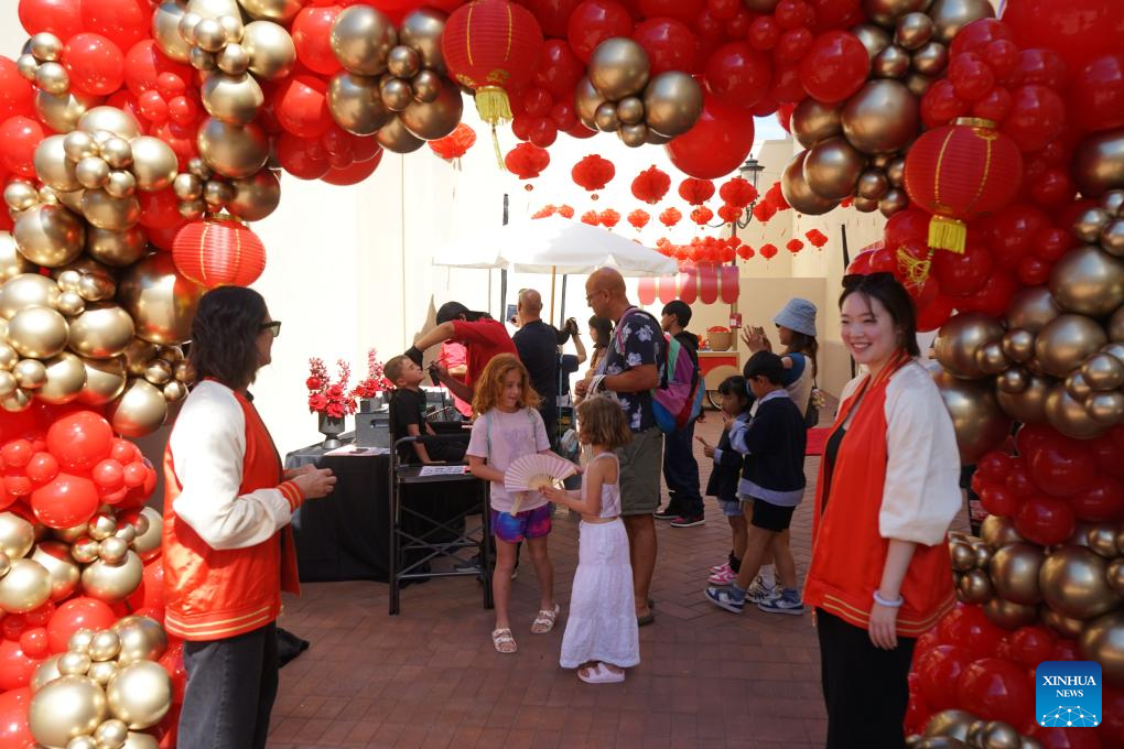 China promove turismo de inverno em Los Angeles, EUA