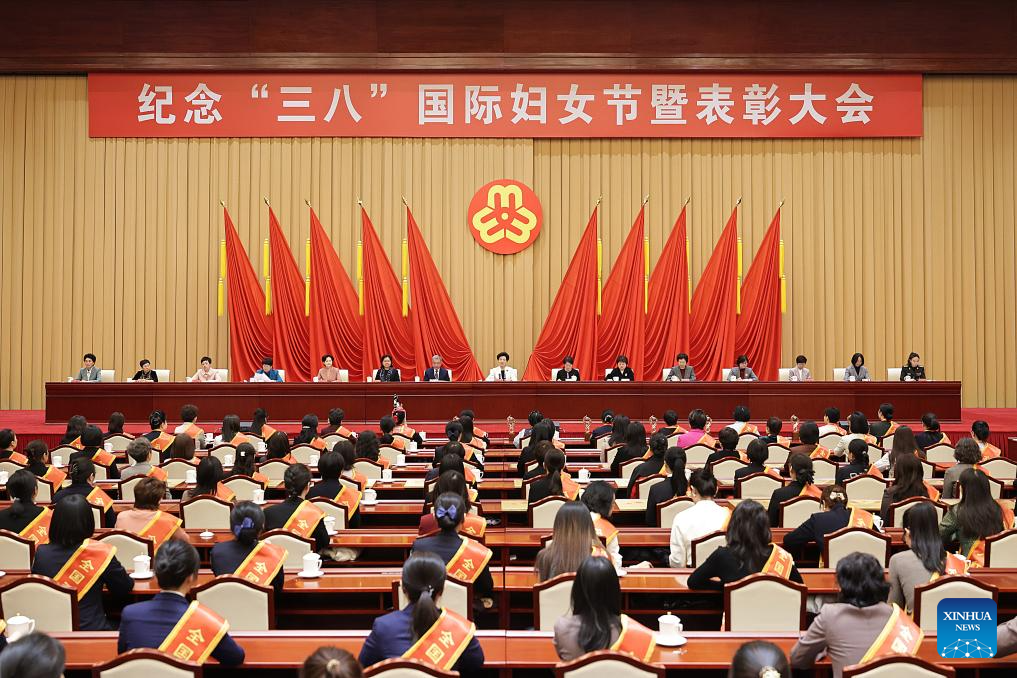 China homenageia modelos femininos antes do Dia Internacional da Mulher