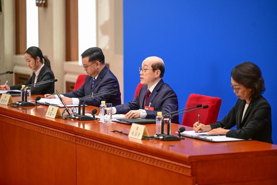 Liu Jieyi, porta-voz da quarta sessão do 14º Comitê Nacional da Conferência Consultiva Política do Povo Chinês (CCPPC), participa de uma coletiva de imprensa no Grande Palácio do Povo em Beijing, capital da China, em 3 de março de 2026. (Xinhua/Chen Yehua)