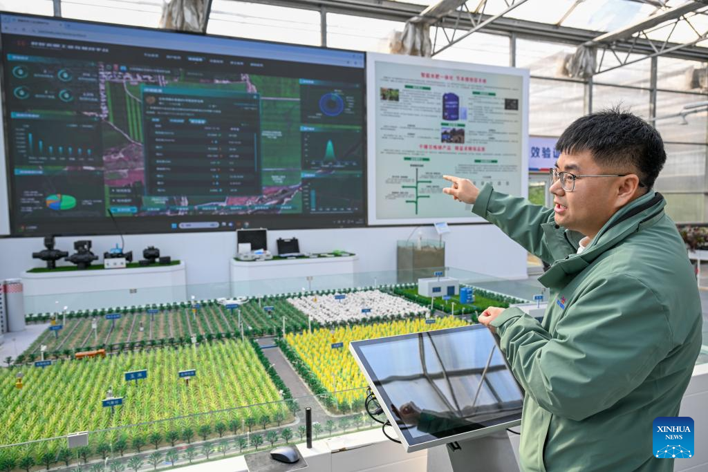 Fabricantes de suprimentos agrícolas em Xinjiang operam a plena capacidade para lavoura de primavera