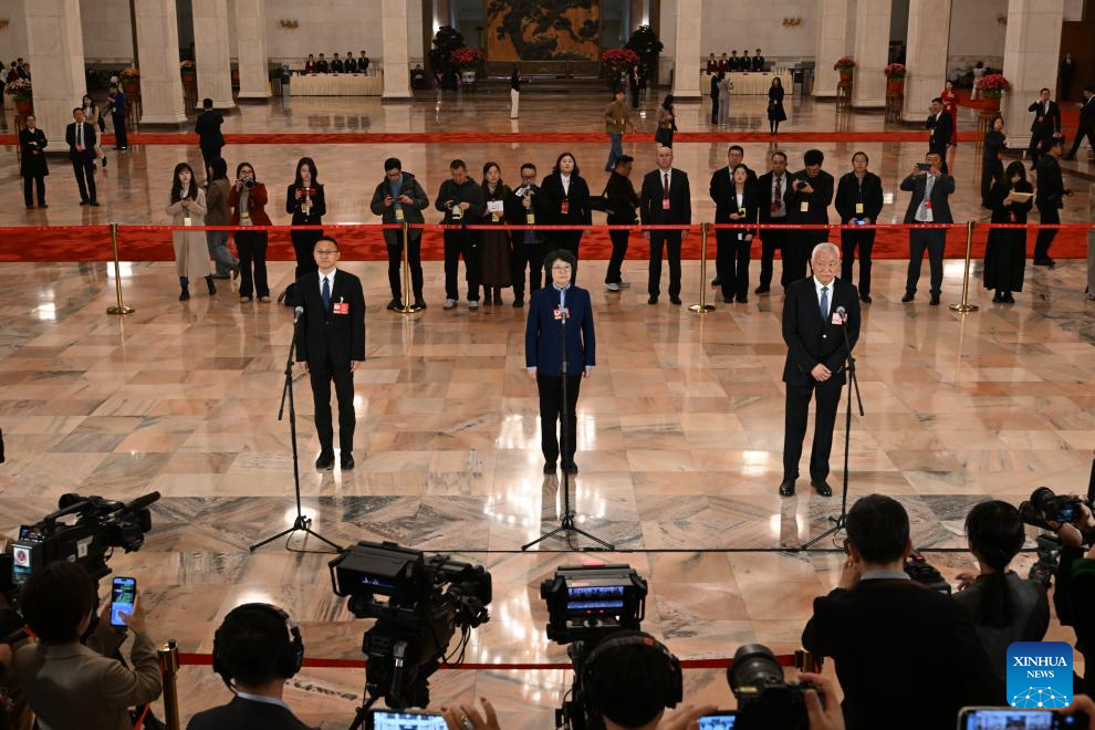 Membros da CCPPC concedem entrevista em grupo antes da 2ª reunião plenária