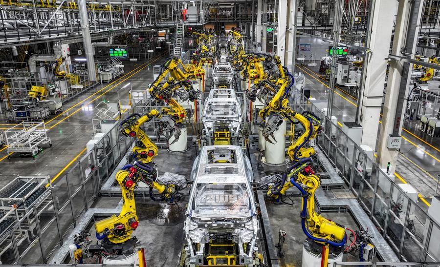 Foto de drone mostra a produção automatizada na Super Fábrica da Seres na Nova Área de Liangjiang, em Chongqing, sudoeste da China, 19 de setembro de 2025. (Xinhua/Wang Quanchao)