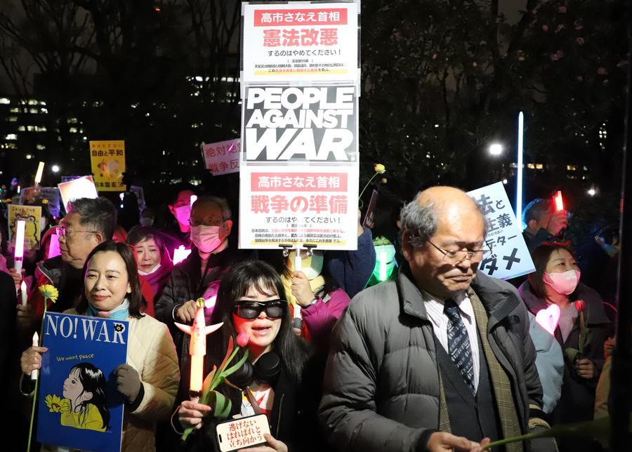 Do óleo de raiz de pinheiro à lama de terras raras -- Os "casulos de informação" autoenganosos do Japão