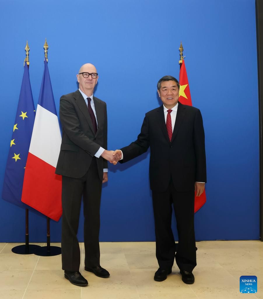 China e França se comprometem a aprofundar cooperação econômica e financeira