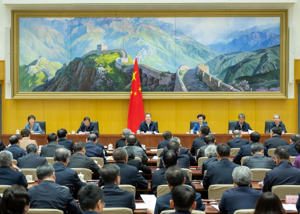 Vice-premiê pede esforços para promover emprego de alta qualidade e suficiente para graduados universitários