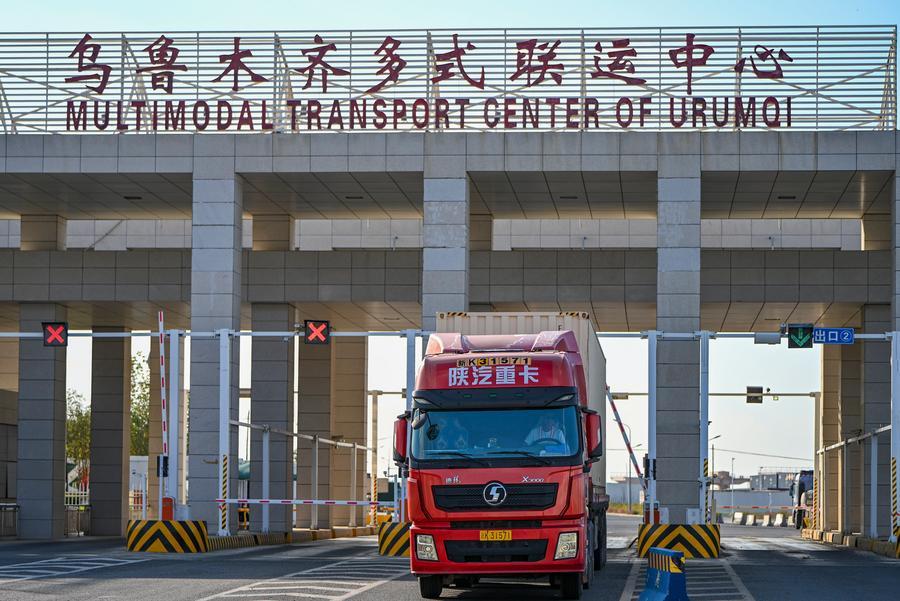 (Multimídia) Comércio exterior de Xinjiang, no noroeste da China, registra forte crescimento nos primeiros dois meses