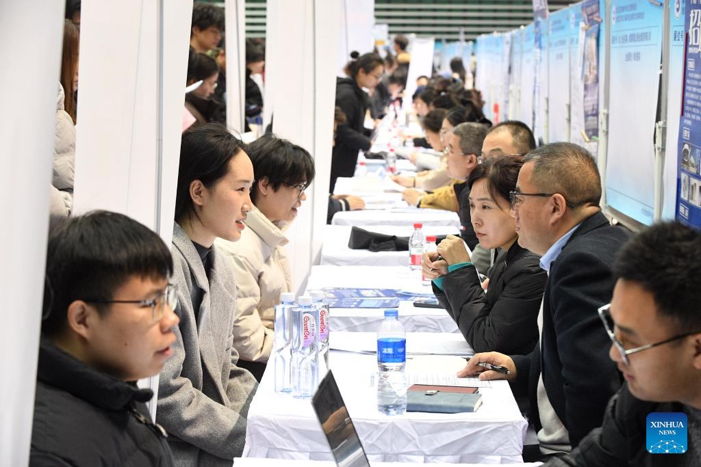 Feira de empregos para universidades de ciência e tecnologia tem início em Harbin