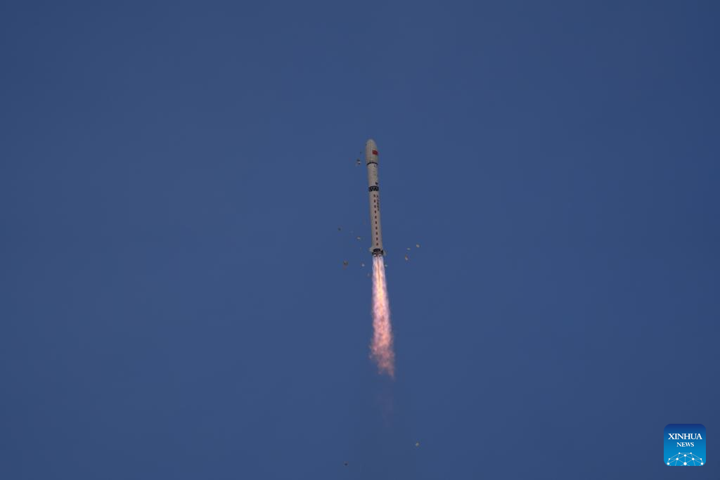 China lança dois novos satélites